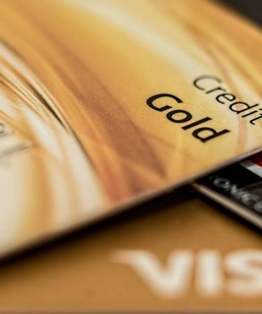 Carte prépayée, débit ou crédit : quelles différences et quel choix faire