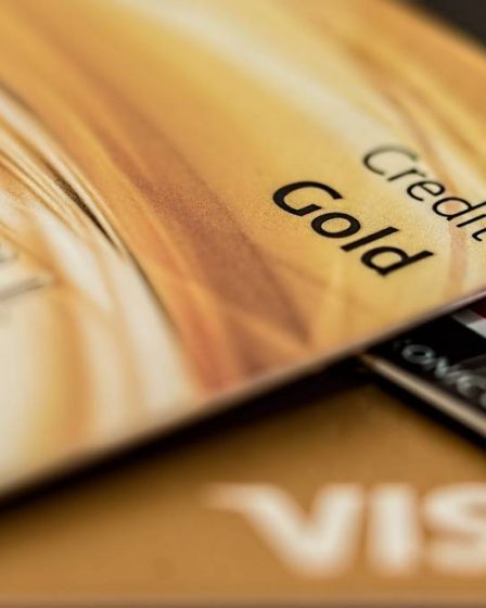 Carte prépayée, débit ou crédit : quelles différences et quel choix faire
