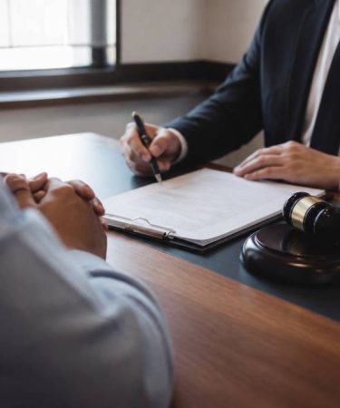 Litige avec un notaire : démarches, recours et solutions pour défendre vos droits