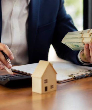 Cash out definition : que signifie ce terme en investissement ?